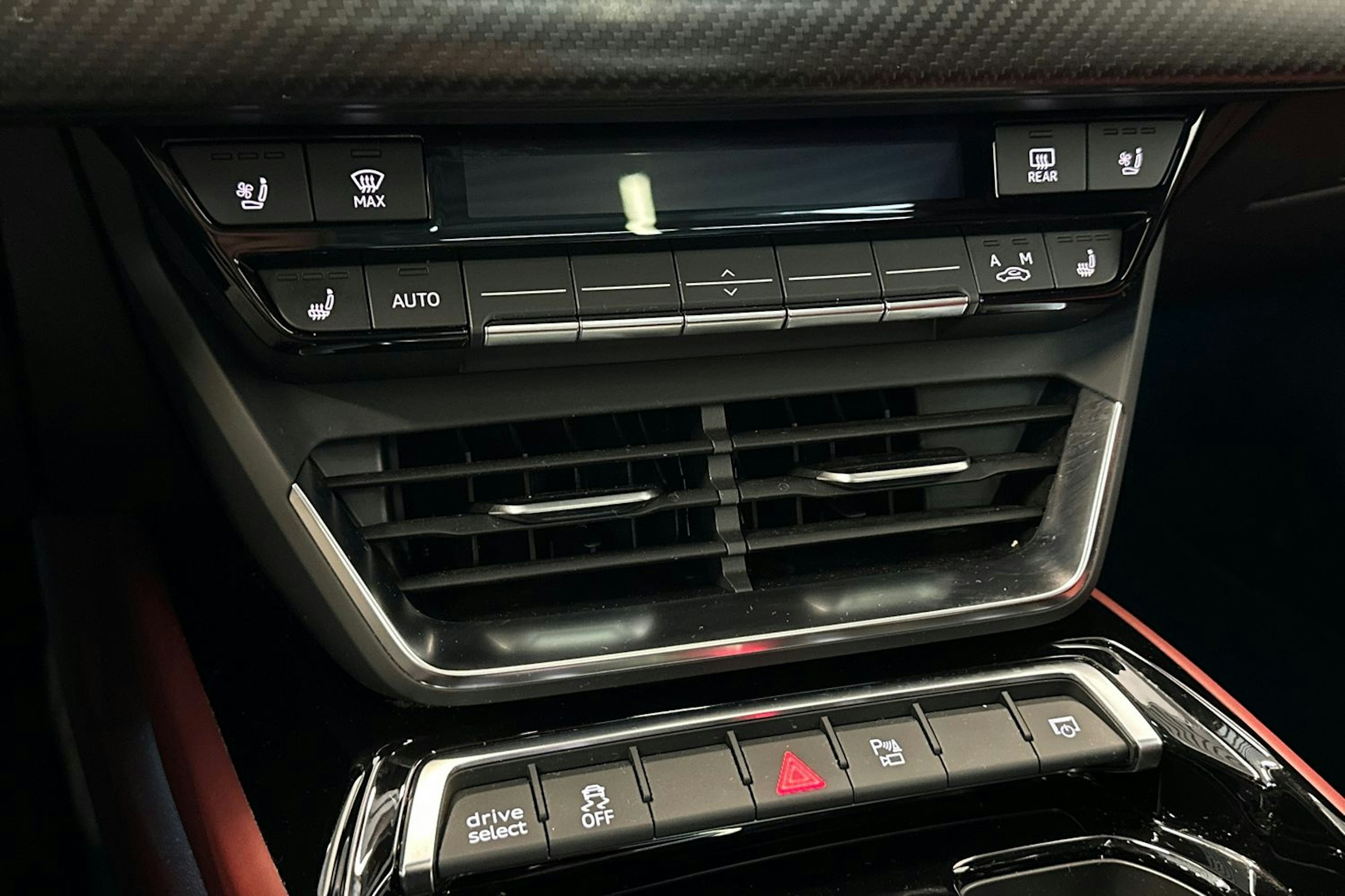 sininen Audi e-tron GT 2022 kuva 21.