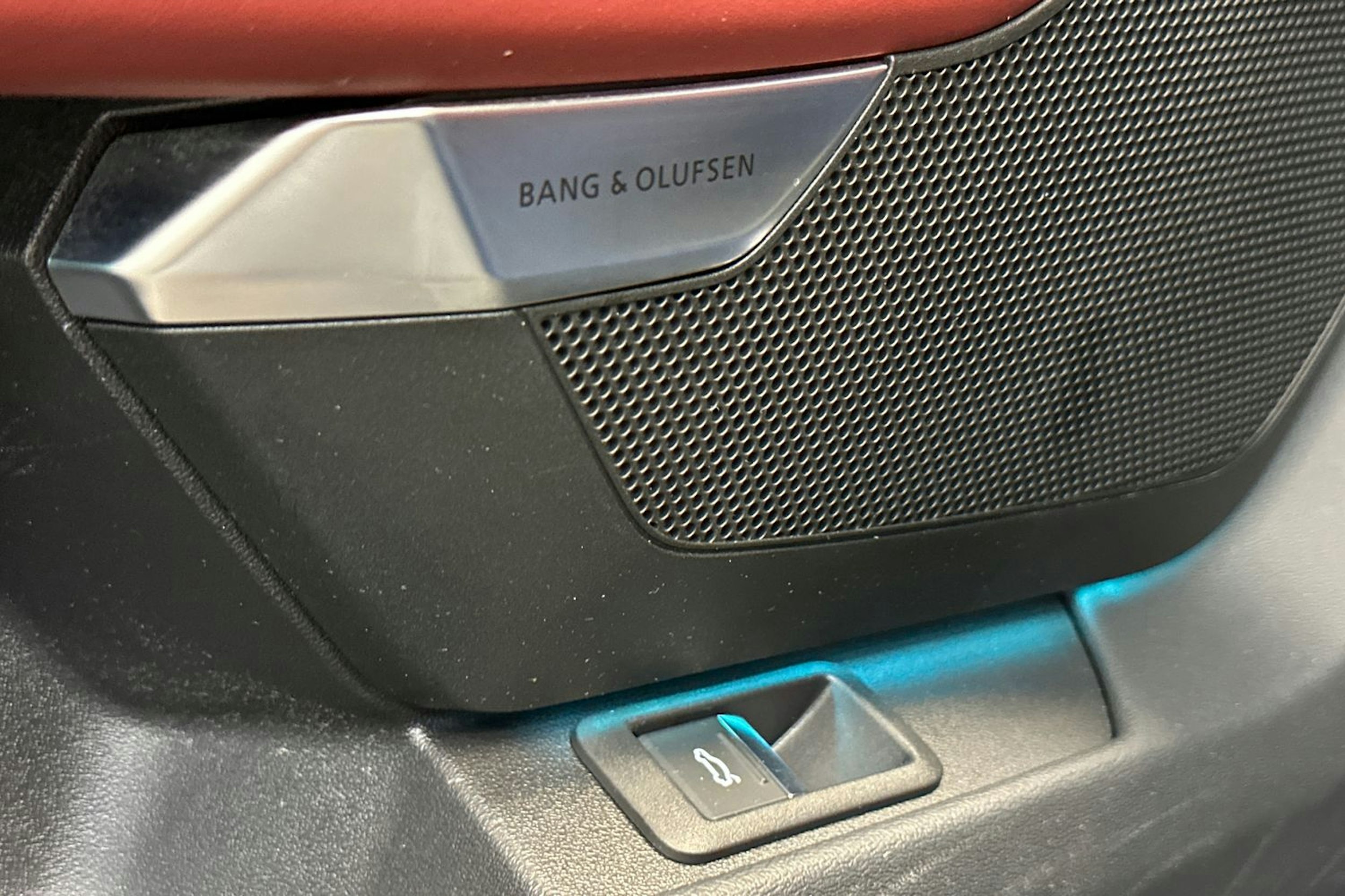 sininen Audi e-tron GT 2022 kuva 24.