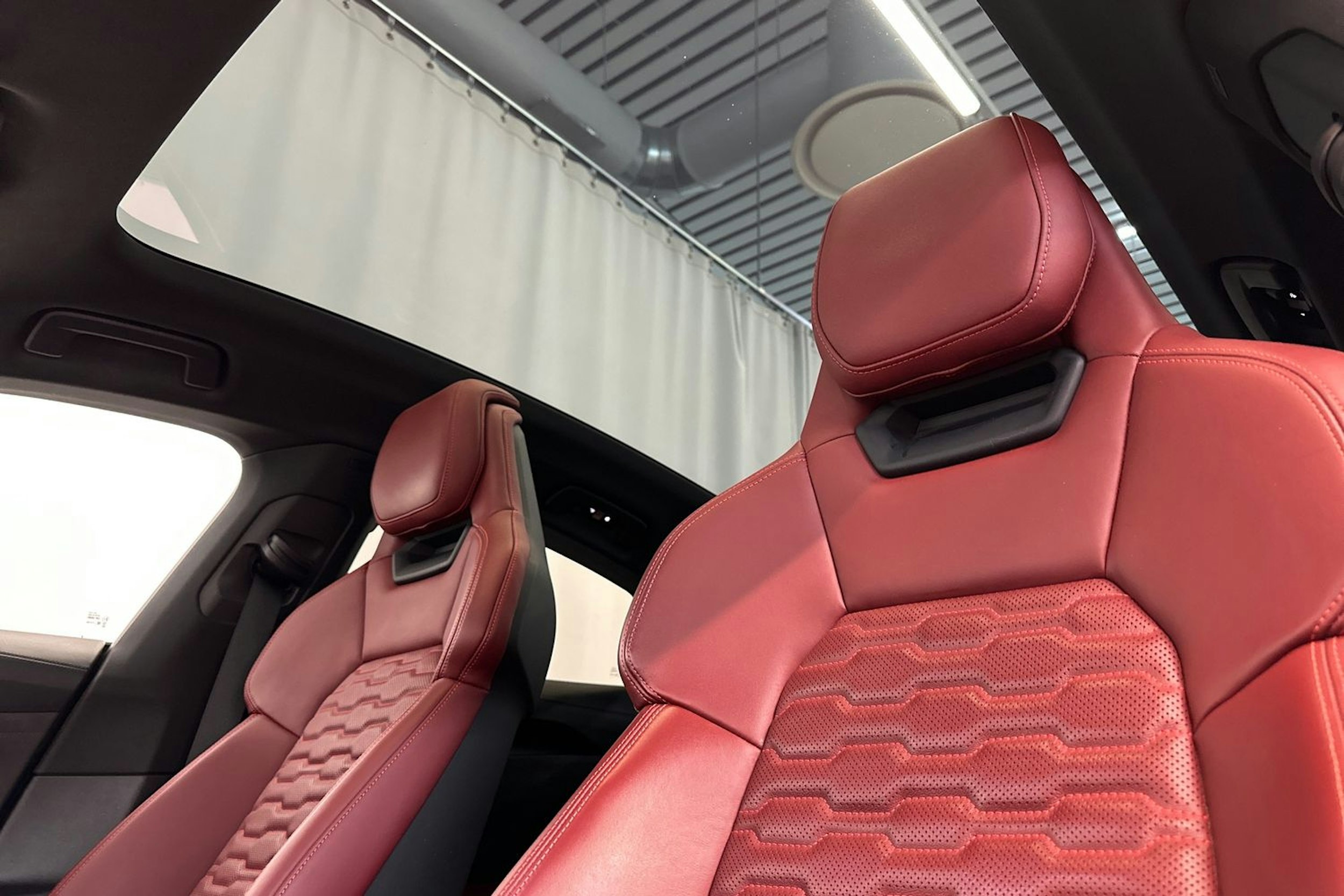 sininen Audi e-tron GT 2022 kuva 26.