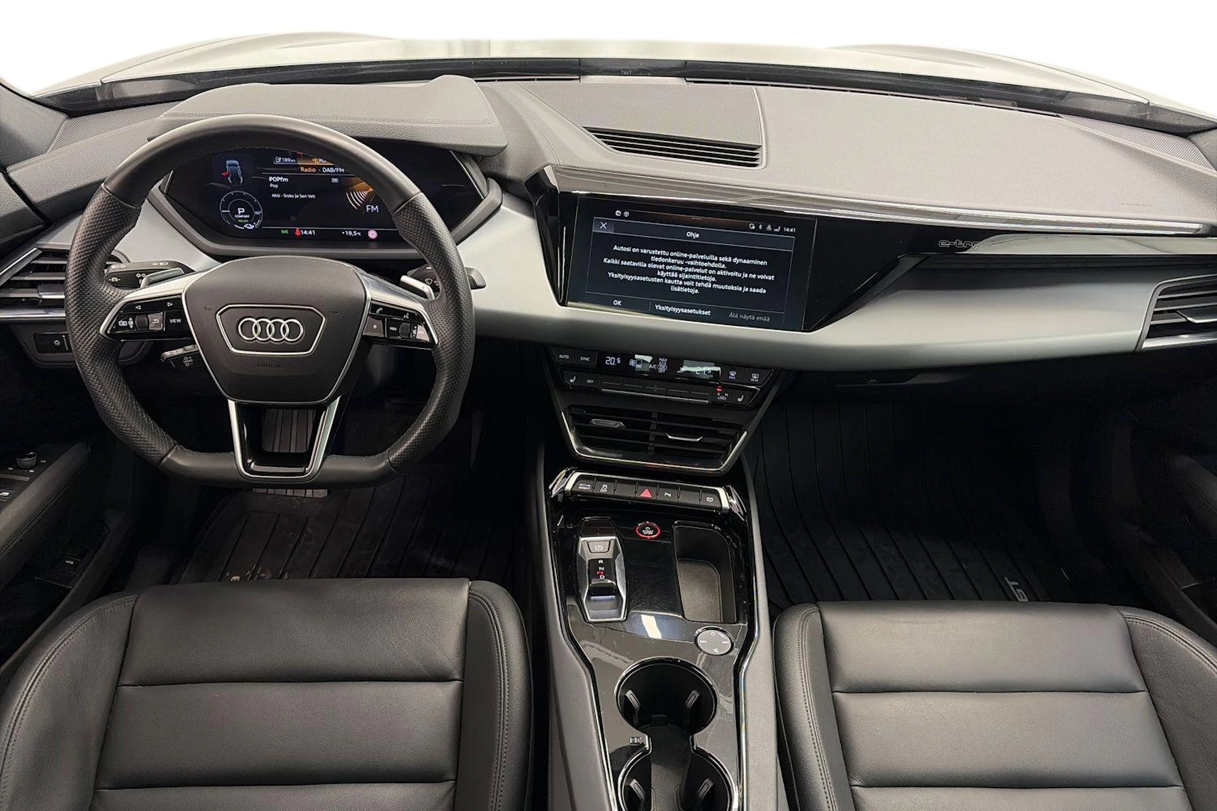harmaa Audi e-tron GT 2022 kuva 7.
