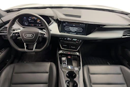 harmaa Audi e-tron GT 2022 kuva 7.