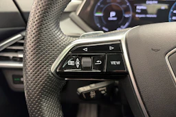 harmaa Audi e-tron GT 2022 kuva 18.