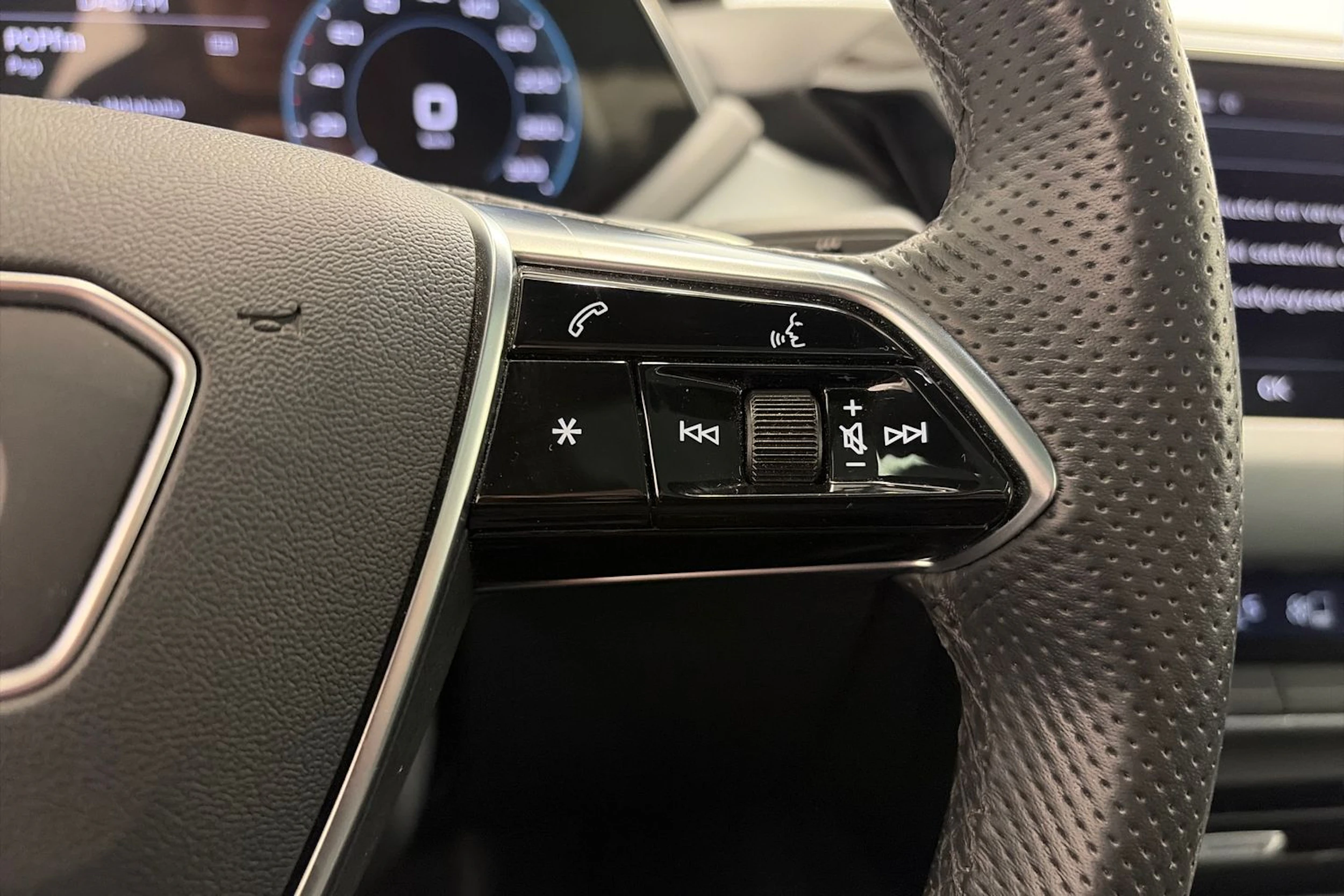 harmaa Audi e-tron GT 2022 kuva 19.