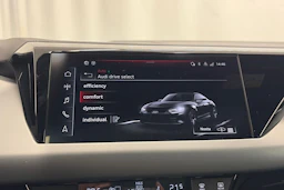 harmaa Audi e-tron GT 2022 kuva 24.