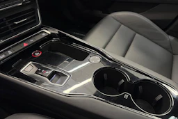 harmaa Audi e-tron GT 2022 kuva 28.