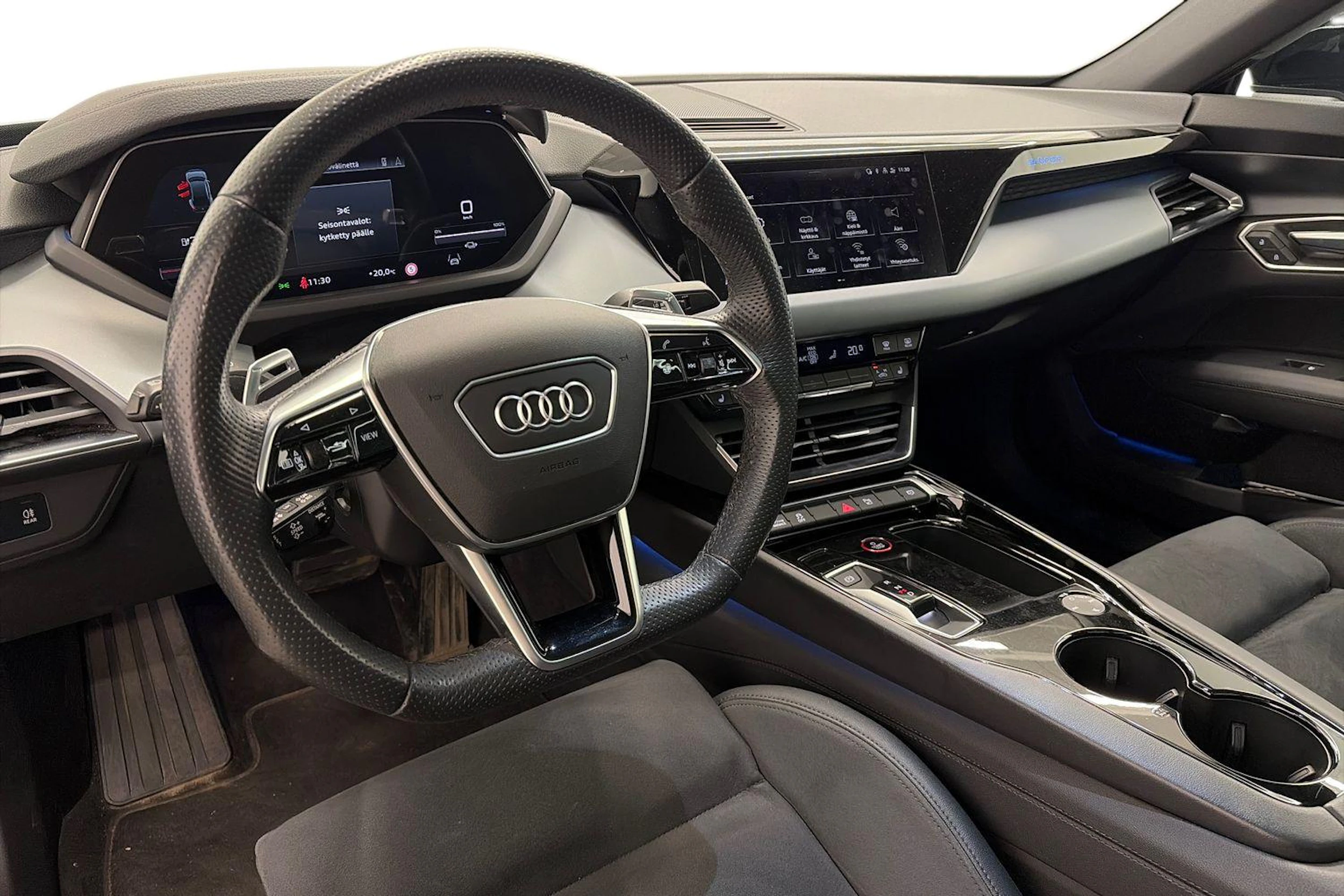 Harmaa Audi e-tron GT 2022 kuva 8.