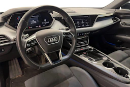 Harmaa Audi e-tron GT 2022 kuva 8.