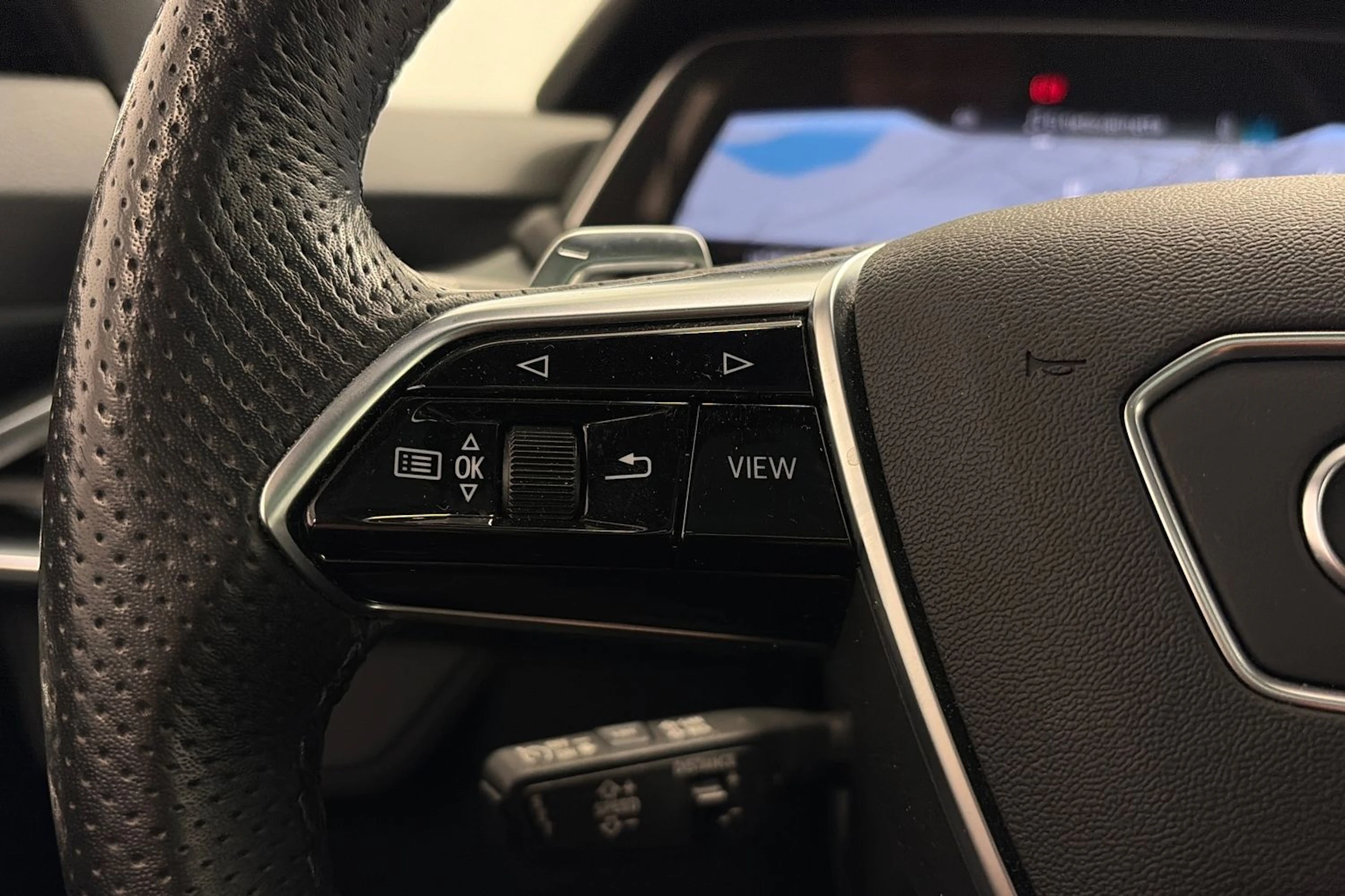 Harmaa Audi e-tron GT 2022 kuva 21.