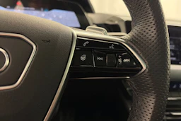 Harmaa Audi e-tron GT 2022 kuva 22.