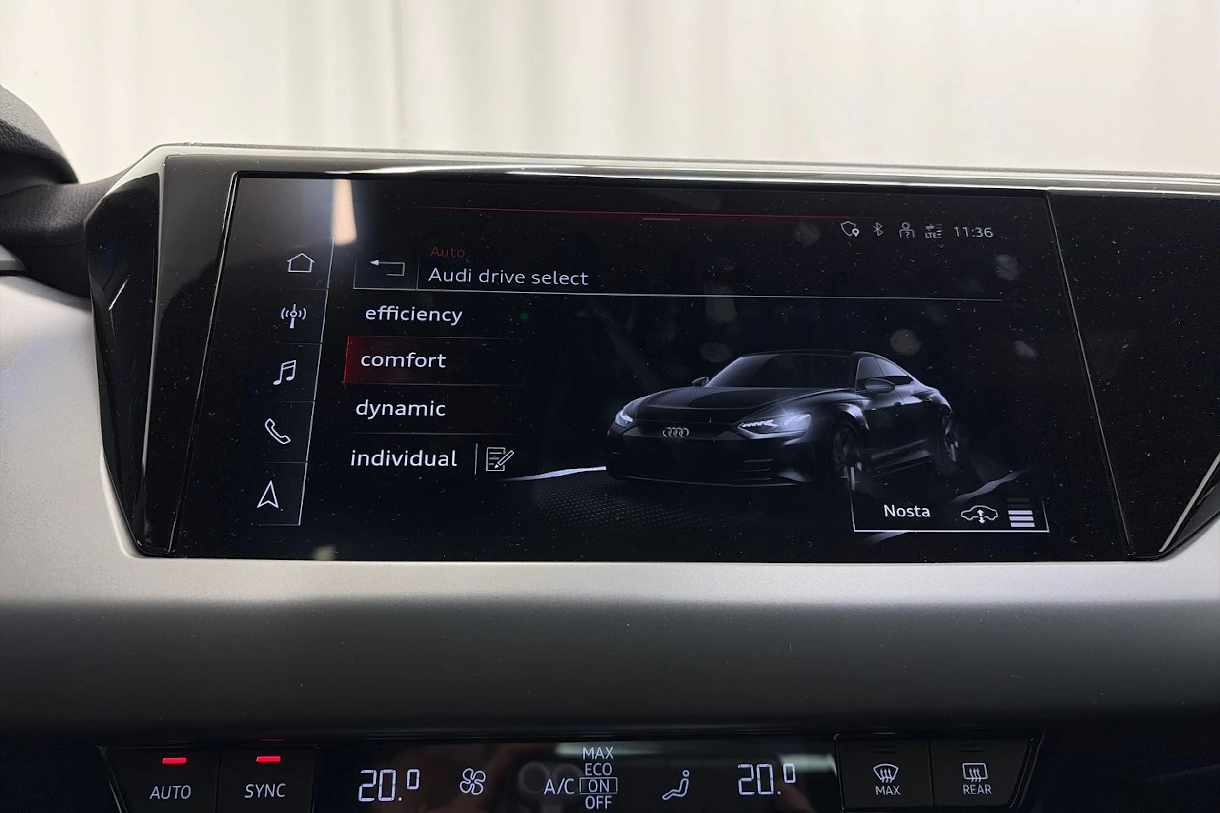 Harmaa Audi e-tron GT 2022 kuva 27.