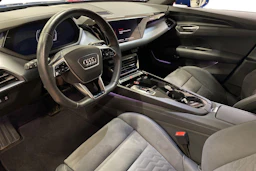 Sininen Audi e-tron GT 2022 kuva 3.