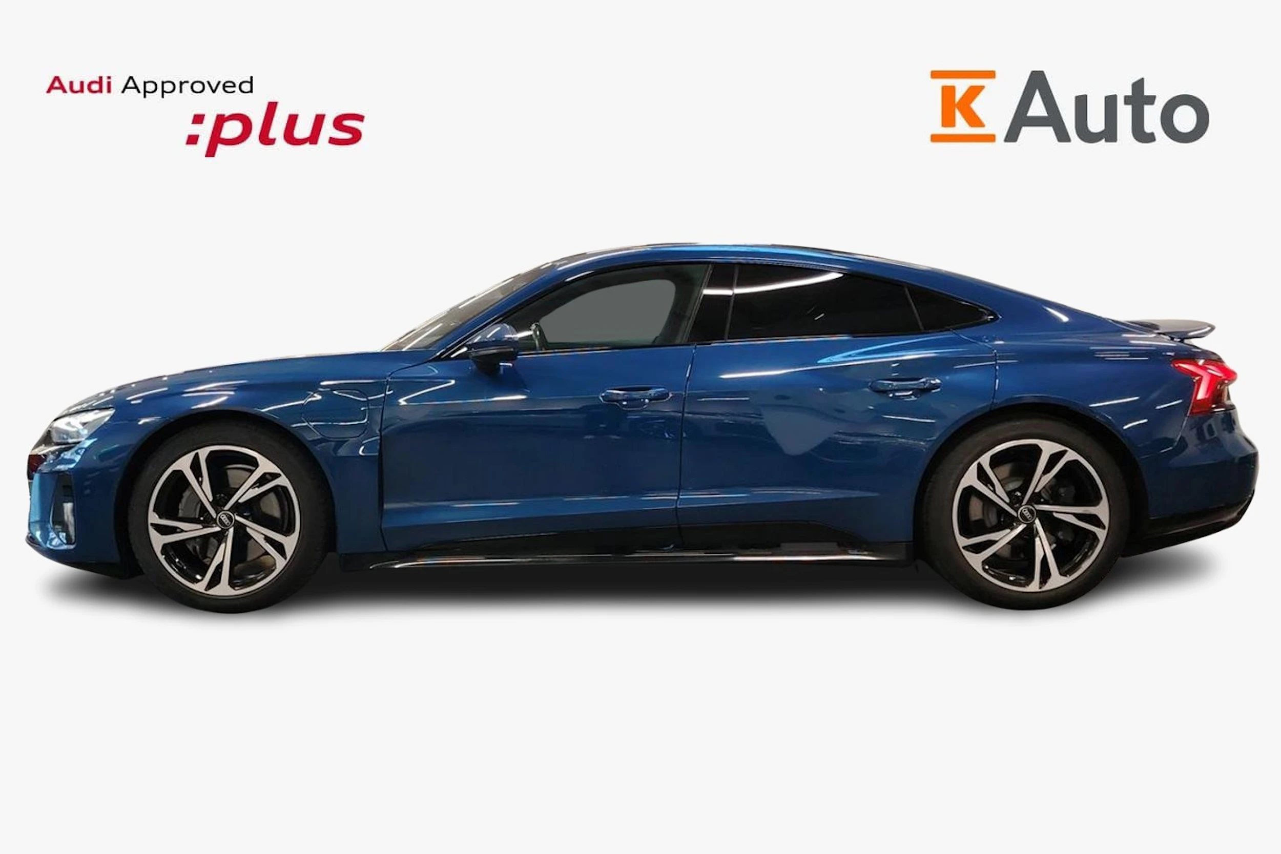 Sininen Audi e-tron GT 2022 kuva 5.