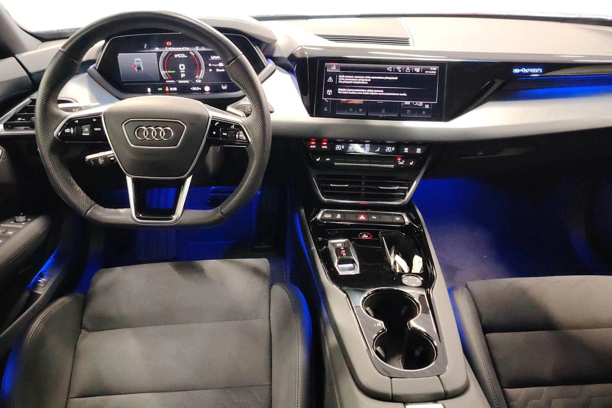 Sininen Audi e-tron GT 2022 kuva 7.