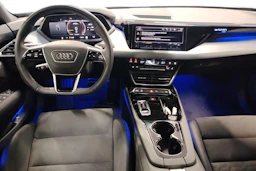 Sininen Audi e-tron GT 2022 kuva 7.