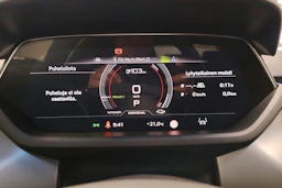 Sininen Audi e-tron GT 2022 kuva 16.
