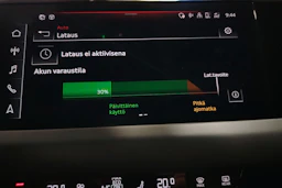Sininen Audi e-tron GT 2022 kuva 21.