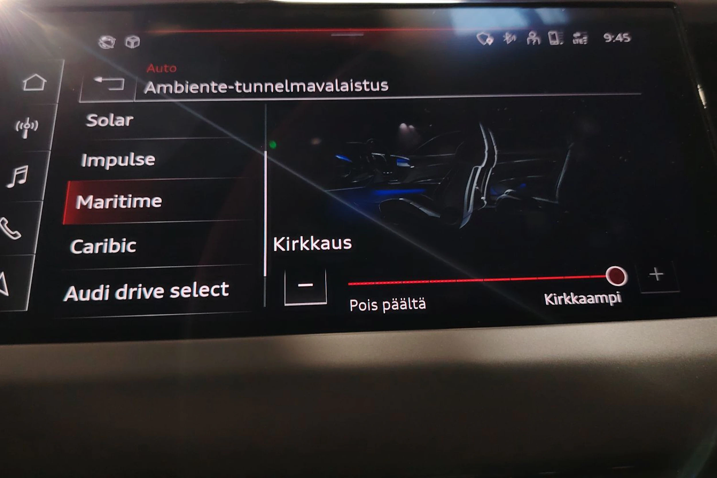 Sininen Audi e-tron GT 2022 kuva 24.