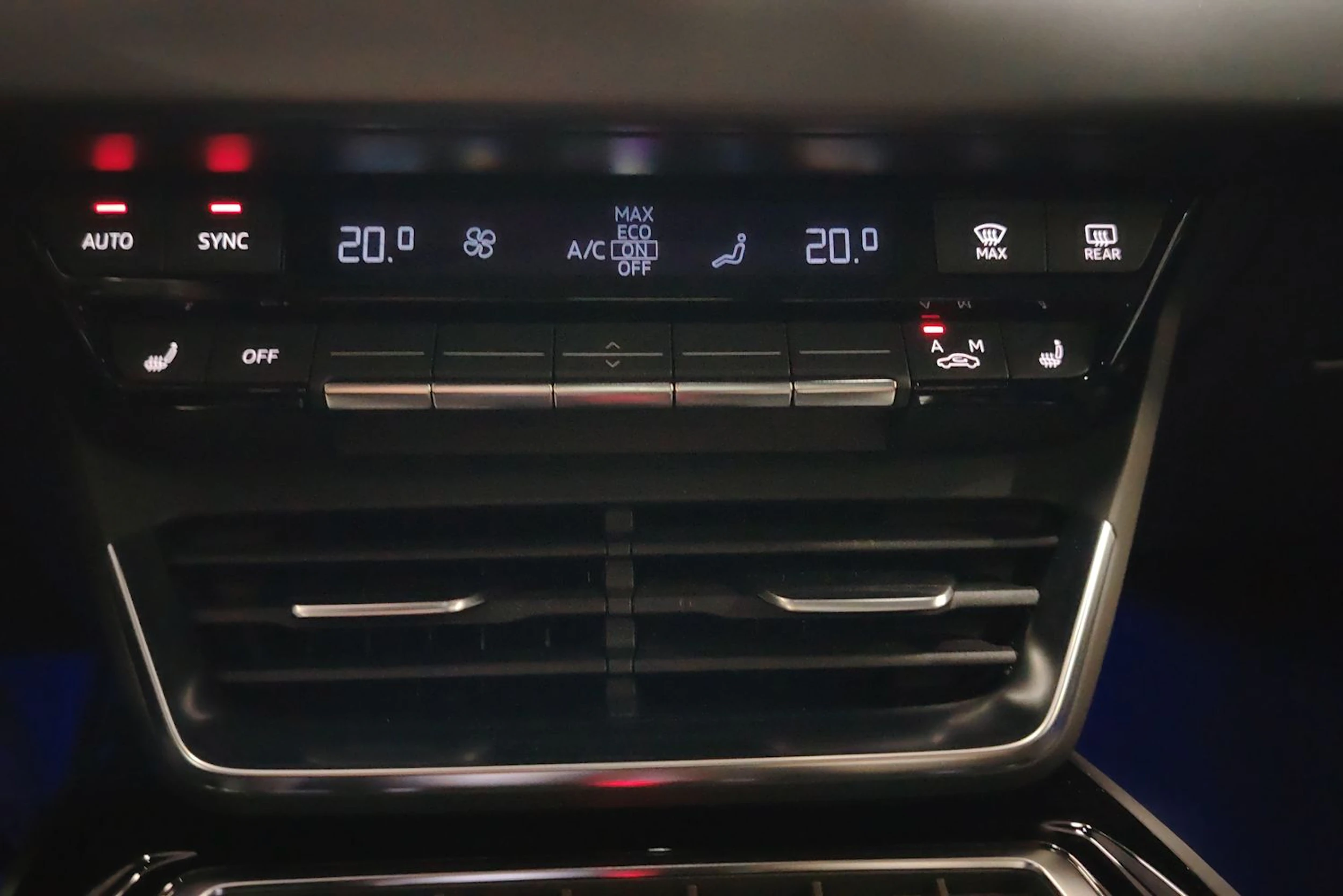 Sininen Audi e-tron GT 2022 kuva 26.