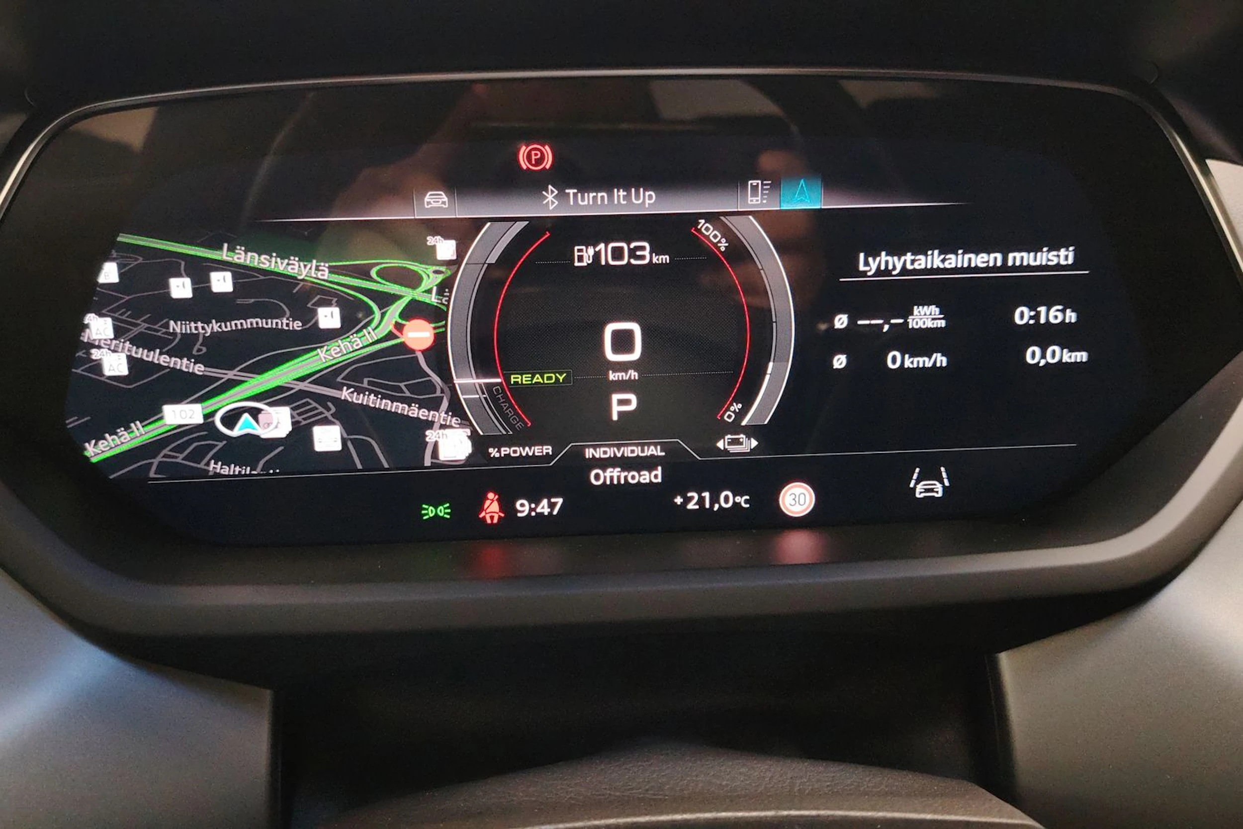 Sininen Audi e-tron GT 2022 kuva 31.