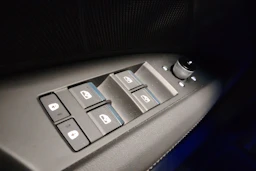 Sininen Audi e-tron GT 2022 kuva 32.