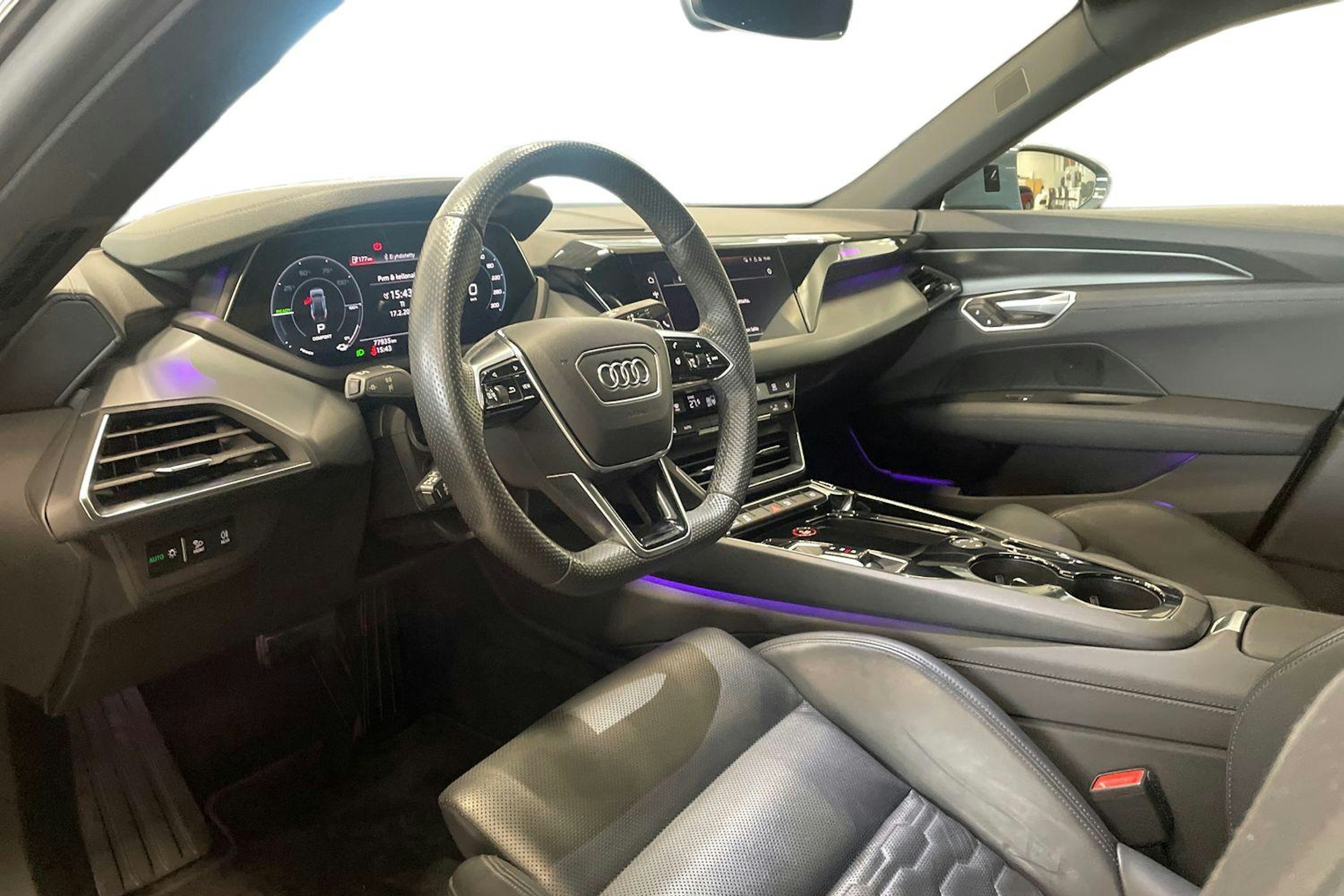 met. harmaa Audi e-tron GT 2022 kuva 7.