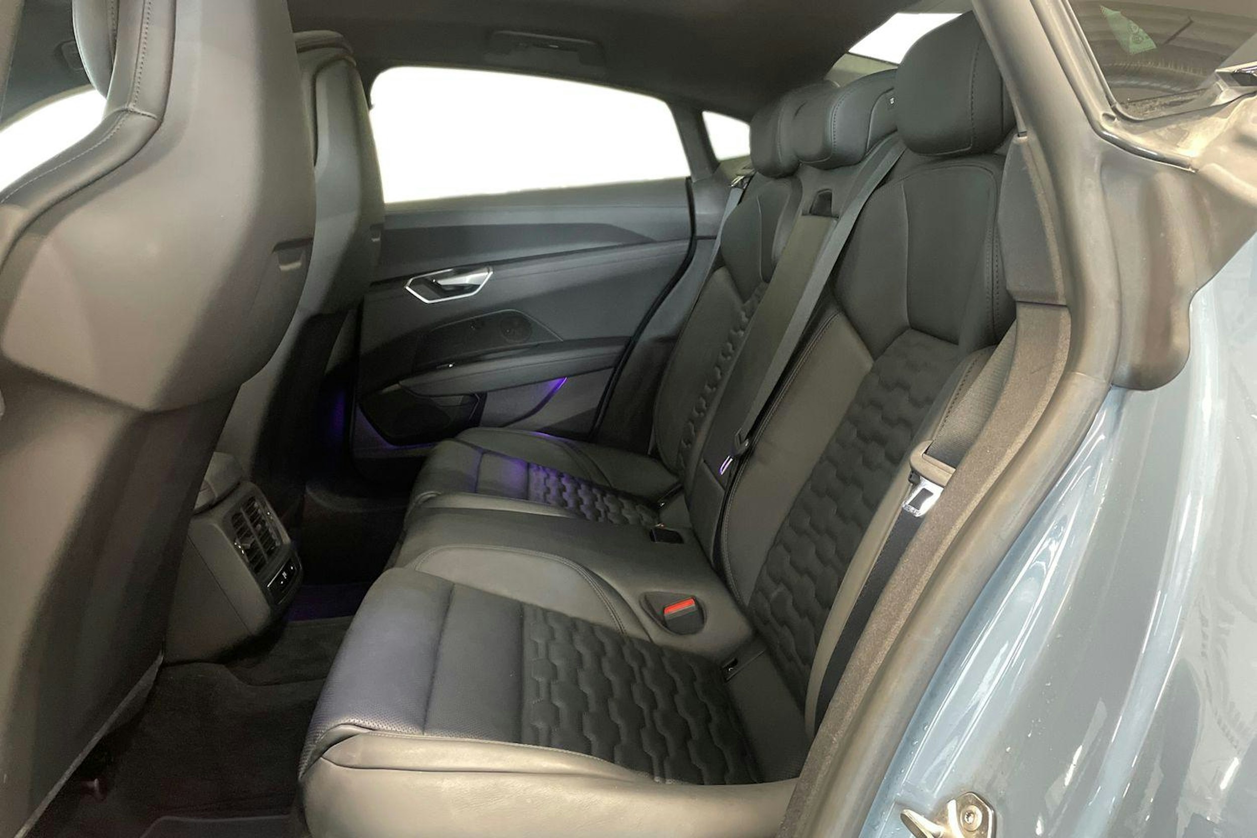 met. harmaa Audi e-tron GT 2022 kuva 10.