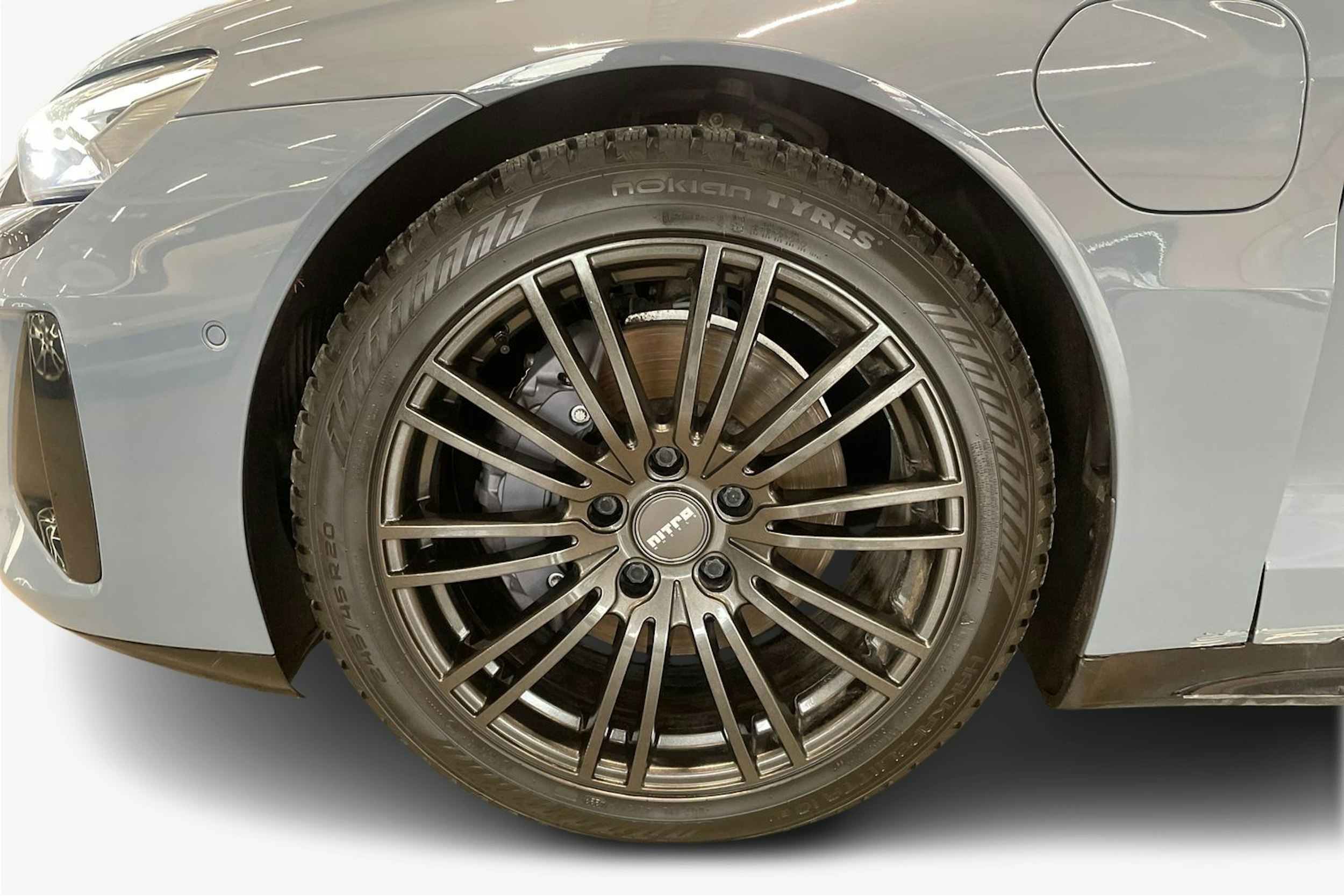 met. harmaa Audi e-tron GT 2022 kuva 11.