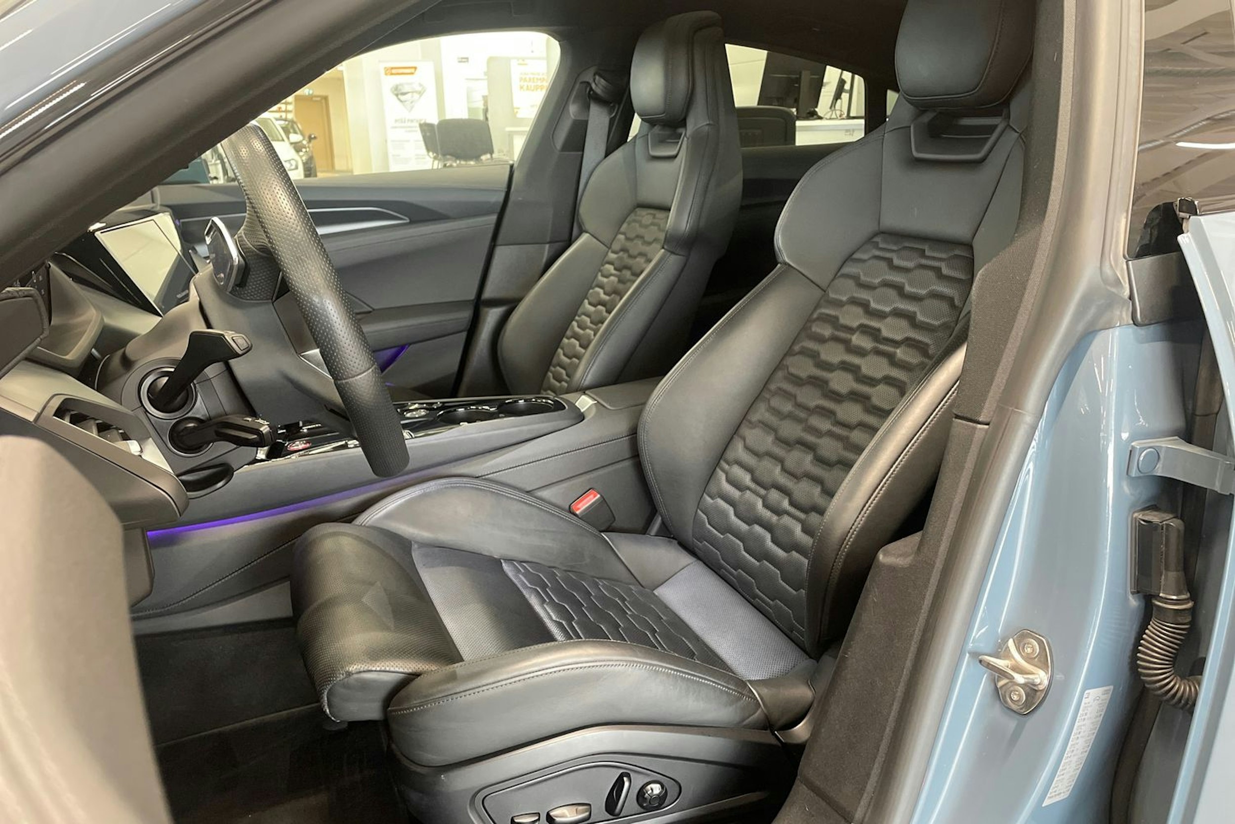 met. harmaa Audi e-tron GT 2022 kuva 14.