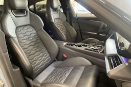 met. harmaa Audi e-tron GT 2022 kuva 16.