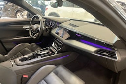 met. harmaa Audi e-tron GT 2022 kuva 18.