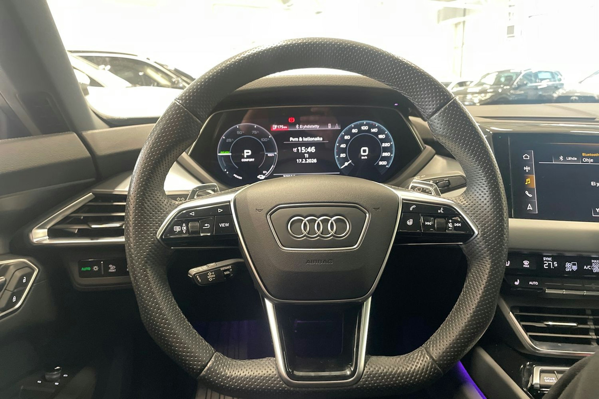 met. harmaa Audi e-tron GT 2022 kuva 19.