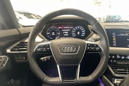 met. harmaa Audi e-tron GT 2022 kuva 19.