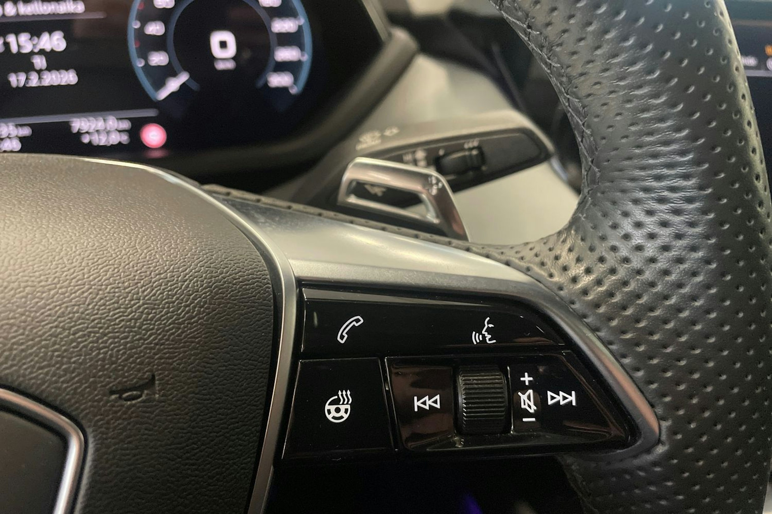 met. harmaa Audi e-tron GT 2022 kuva 20.