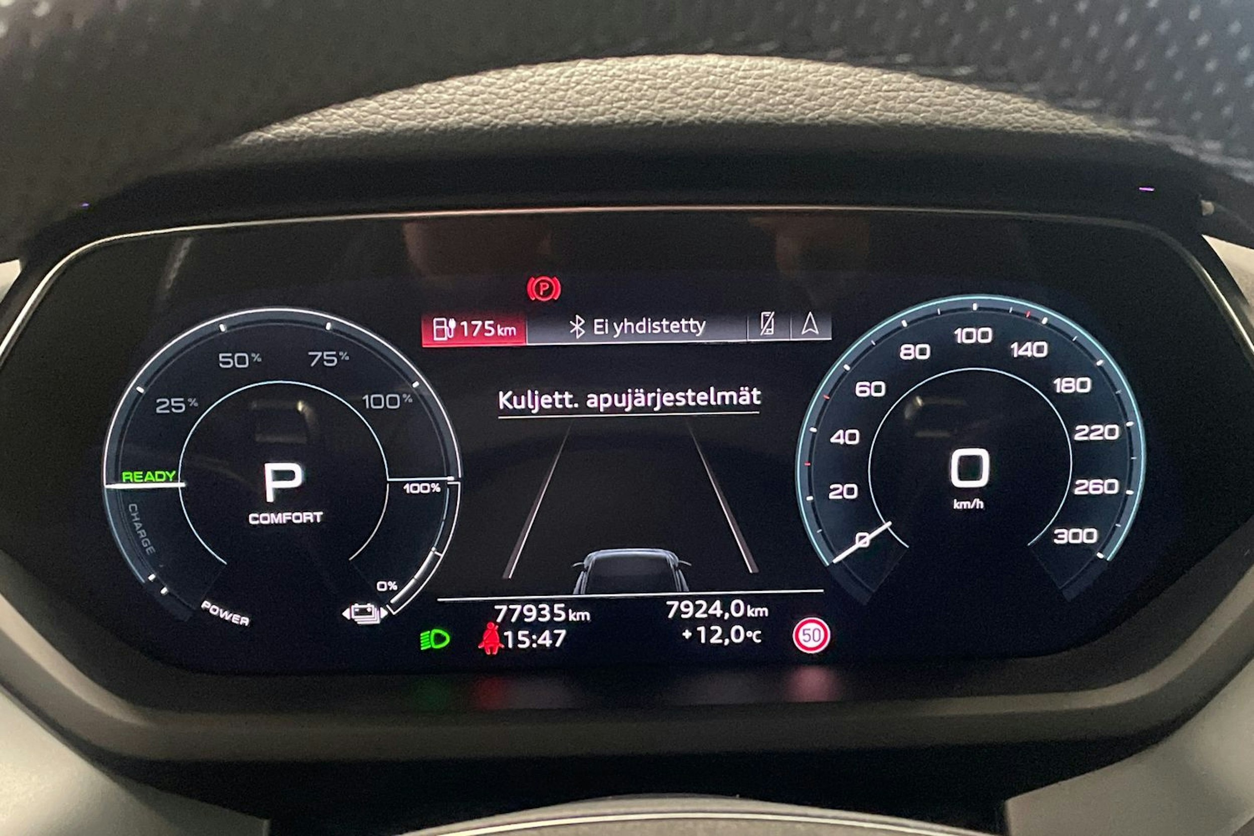 met. harmaa Audi e-tron GT 2022 kuva 23.