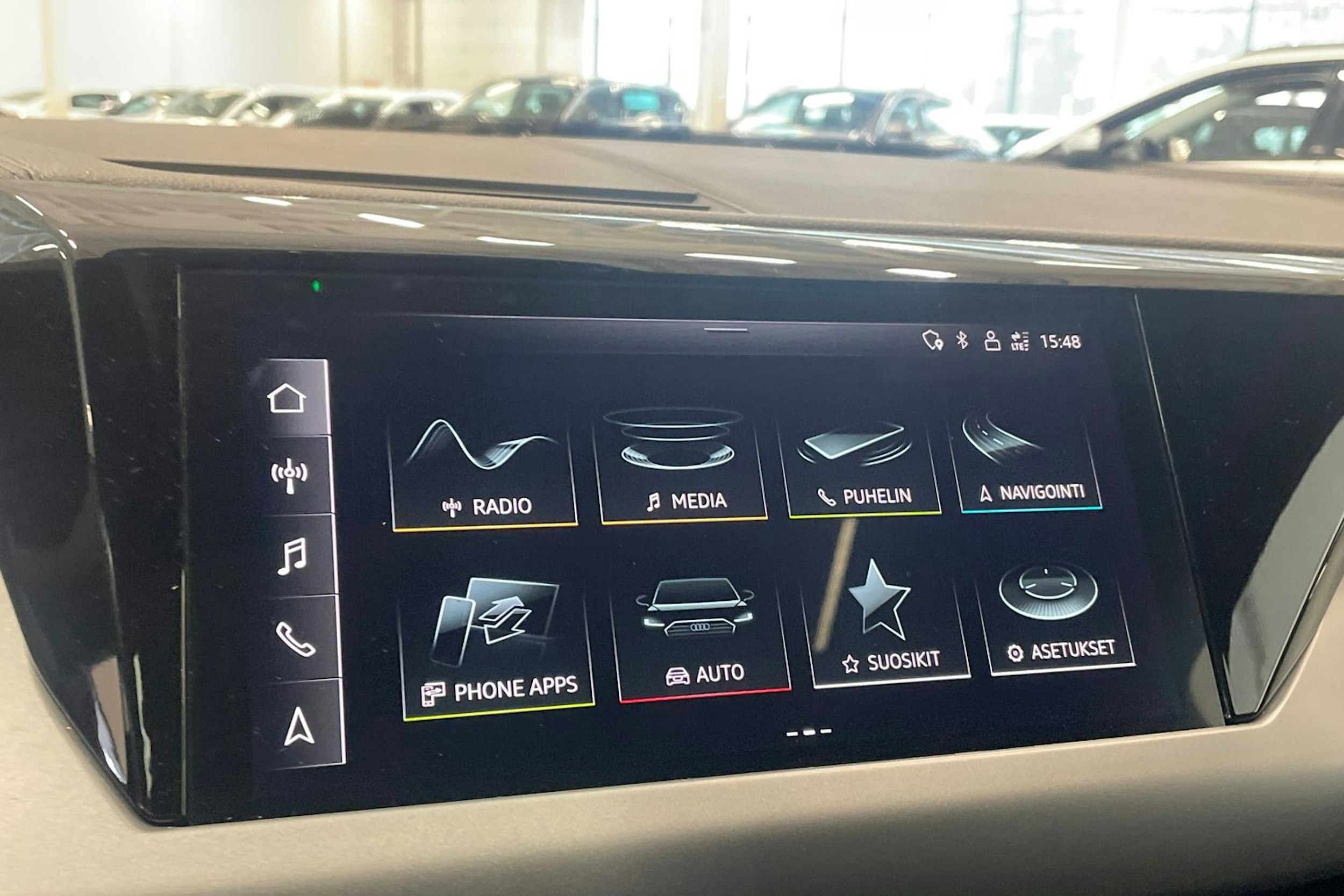 met. harmaa Audi e-tron GT 2022 kuva 28.