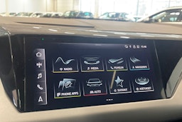 met. harmaa Audi e-tron GT 2022 kuva 28.