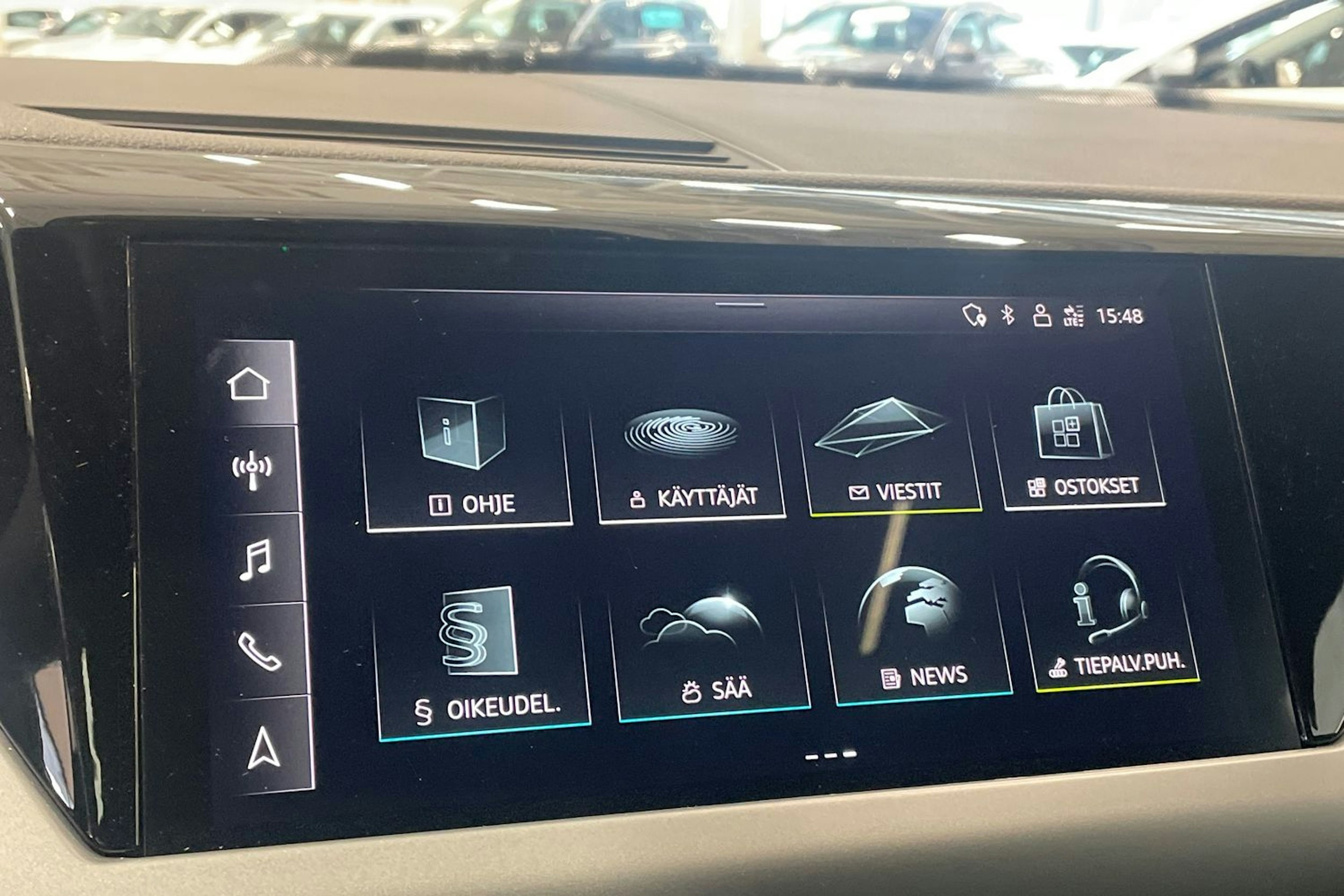 met. harmaa Audi e-tron GT 2022 kuva 29.