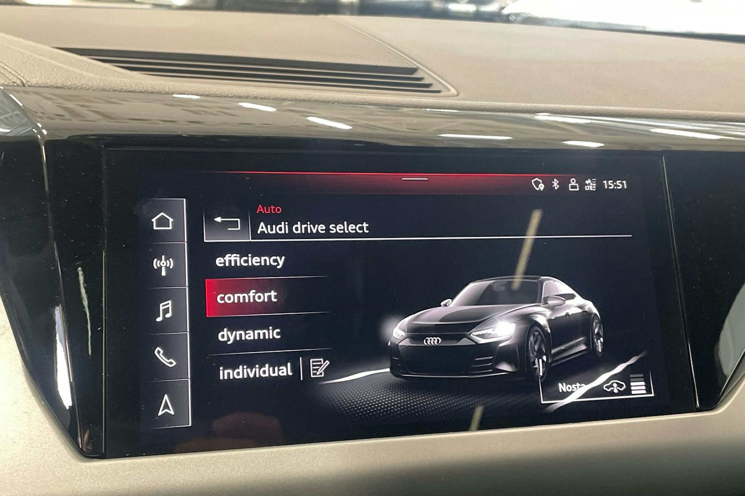 met. harmaa Audi e-tron GT 2022 kuva 38.