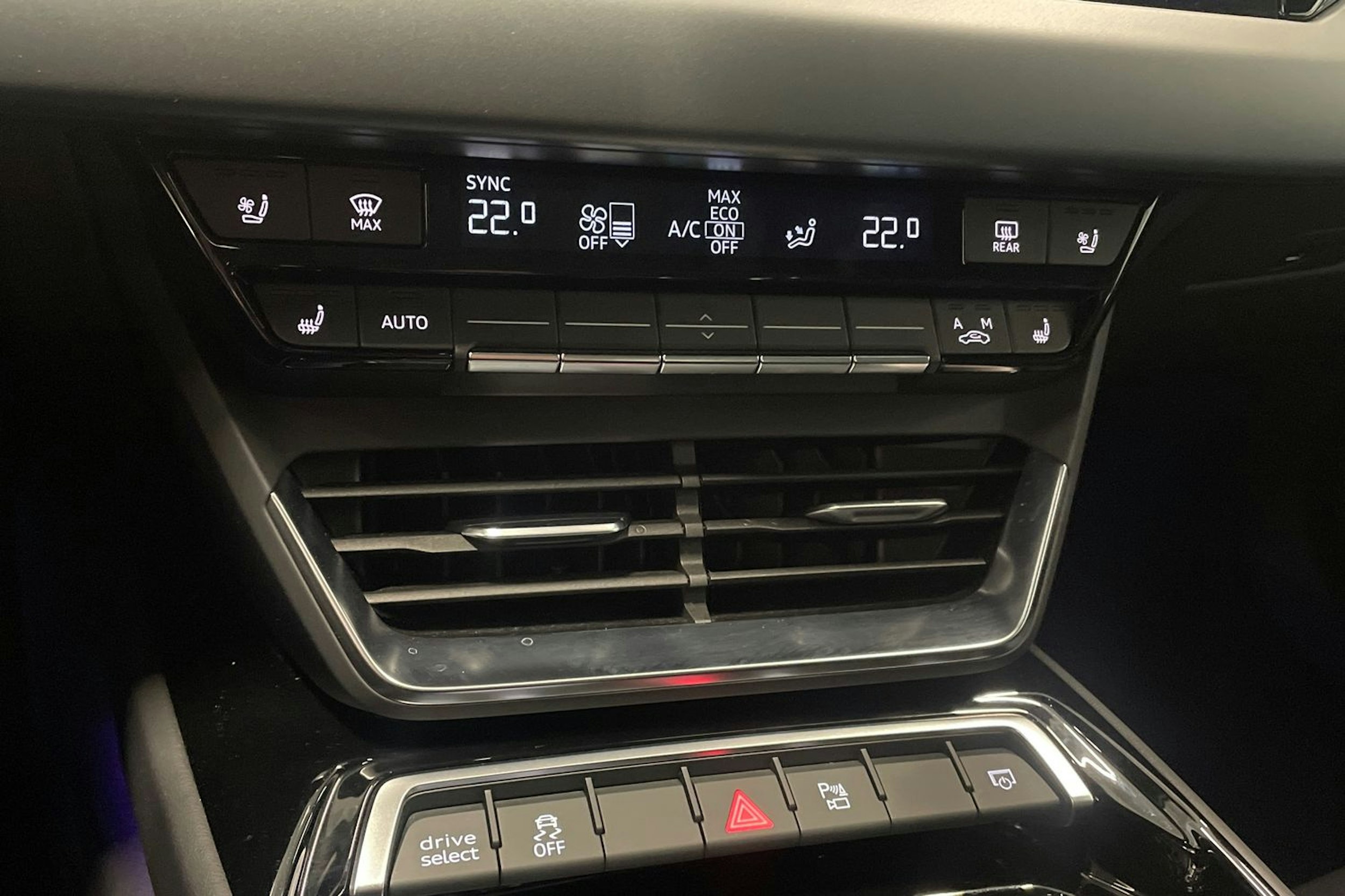 met. harmaa Audi e-tron GT 2022 kuva 39.