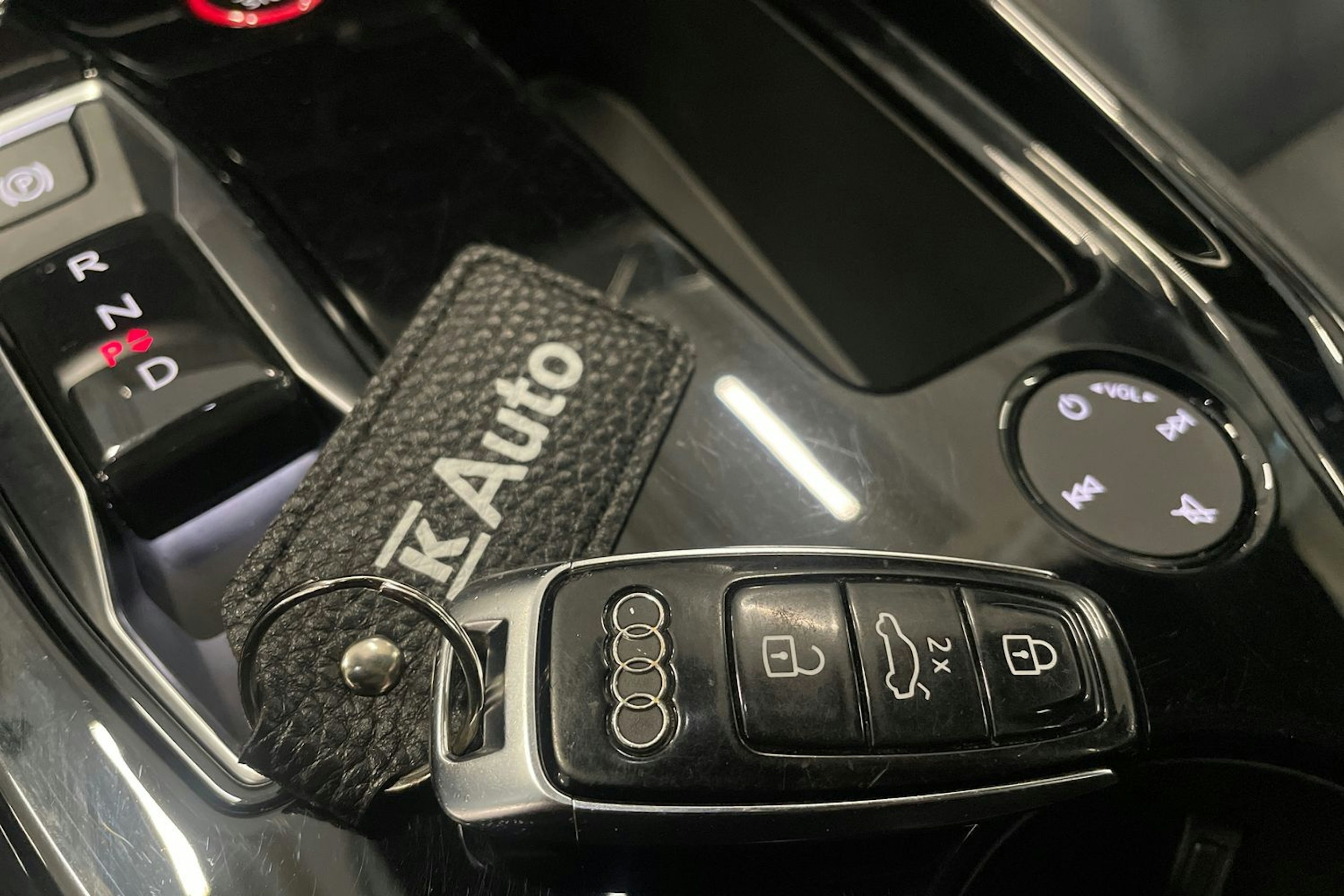 met. harmaa Audi e-tron GT 2022 kuva 41.