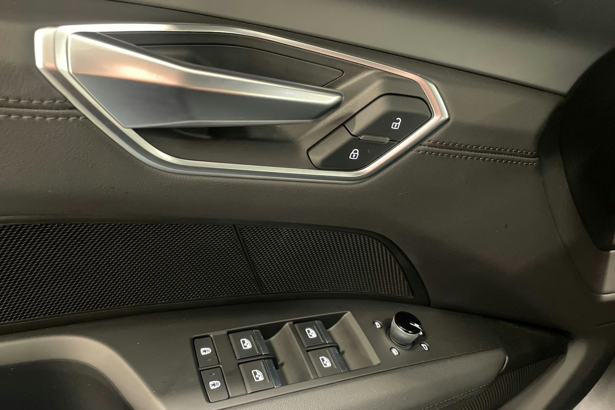 met. harmaa Audi e-tron GT 2022 kuva 42.