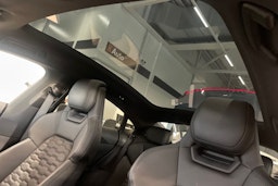 met. harmaa Audi e-tron GT 2022 kuva 45.