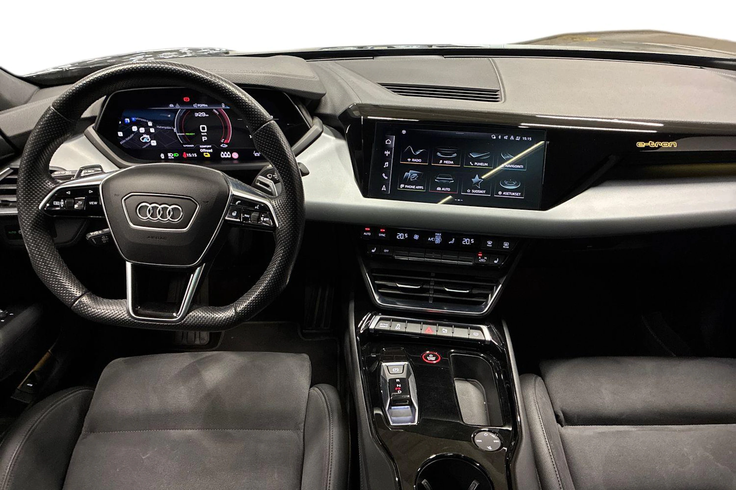 musta Audi e-tron GT 2022 kuva 7.