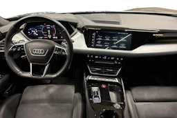 musta Audi e-tron GT 2022 kuva 7.