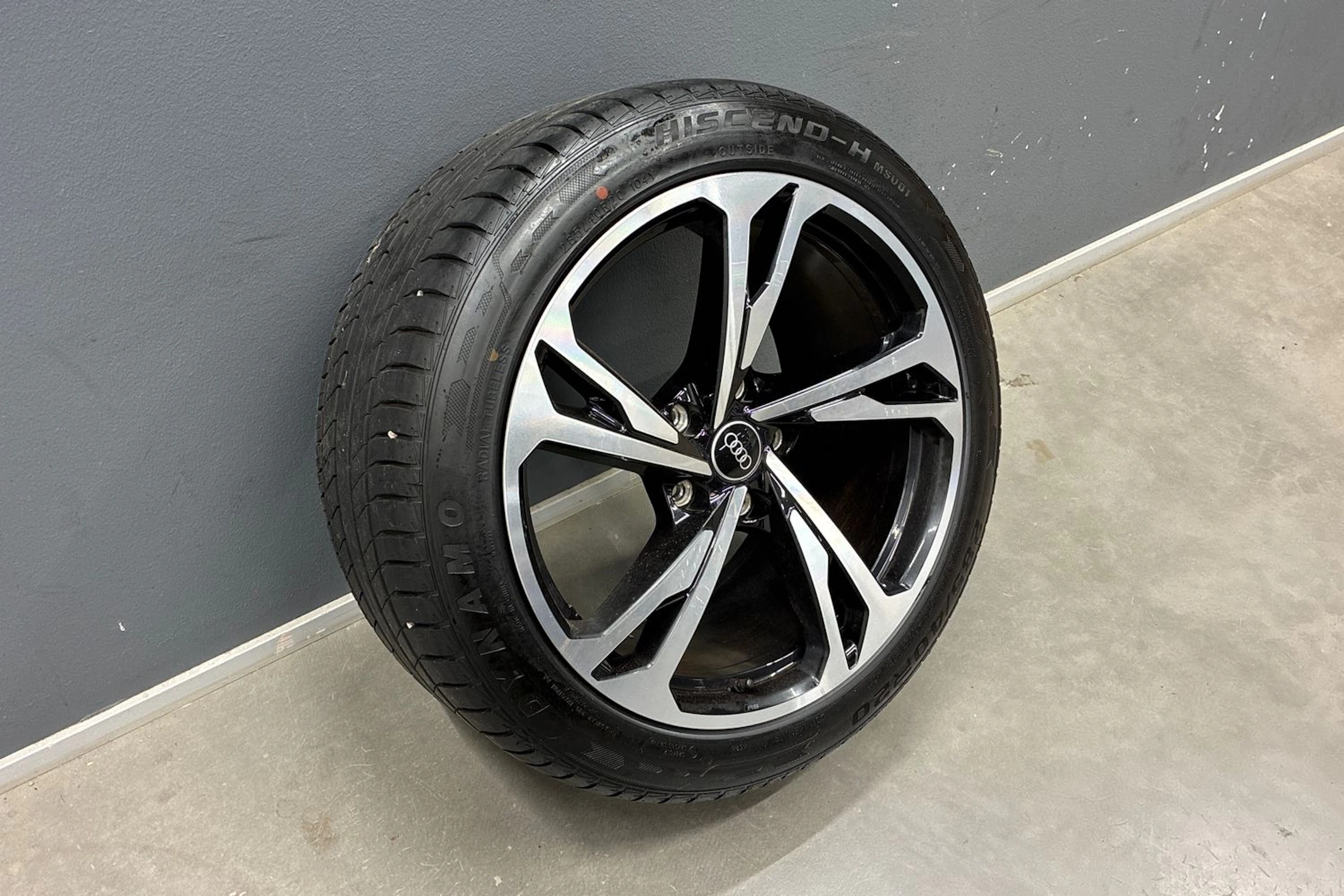 musta Audi e-tron GT 2022 kuva 10.