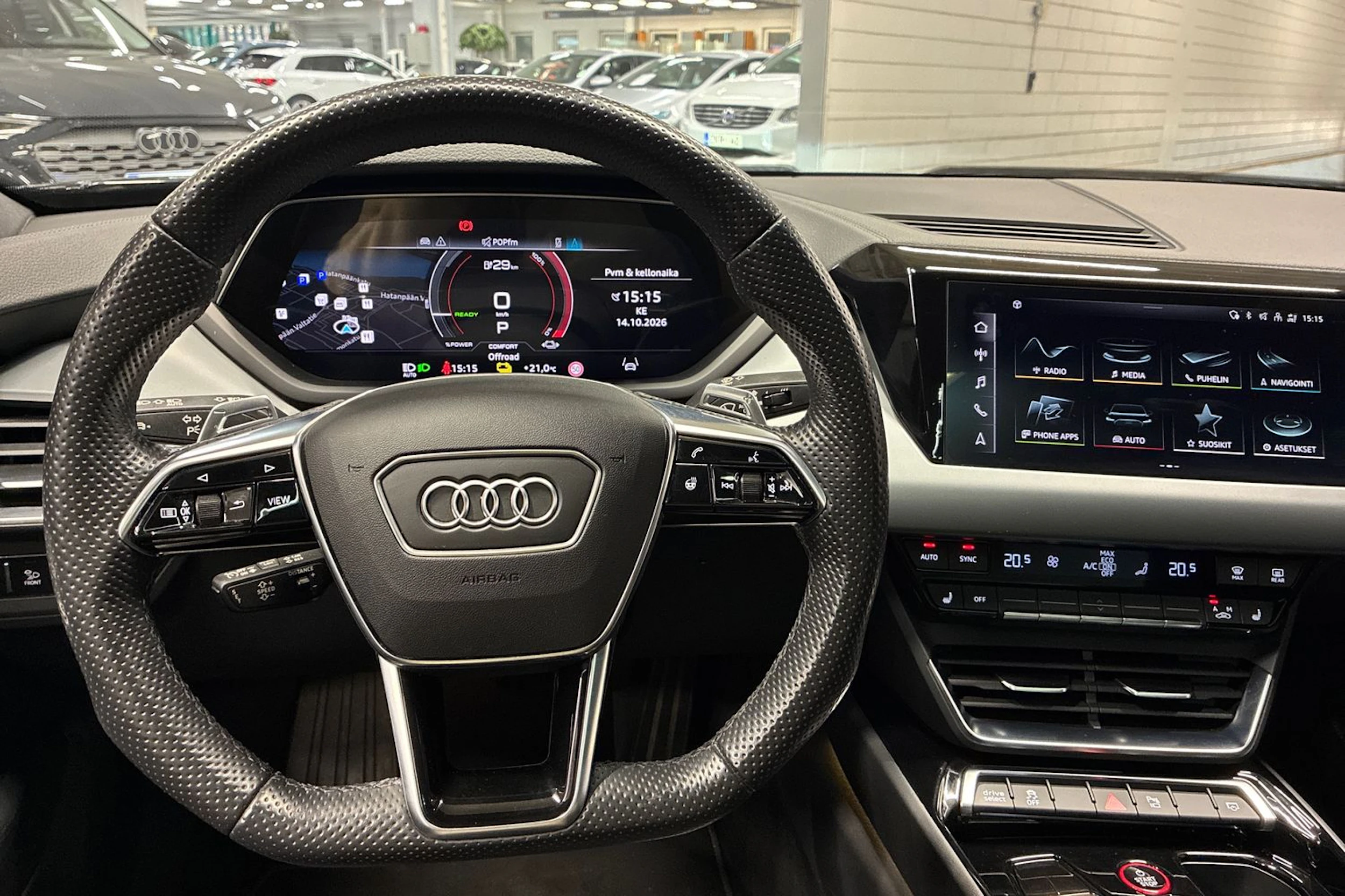 musta Audi e-tron GT 2022 kuva 11.