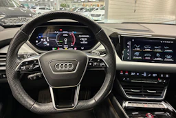 musta Audi e-tron GT 2022 kuva 11.