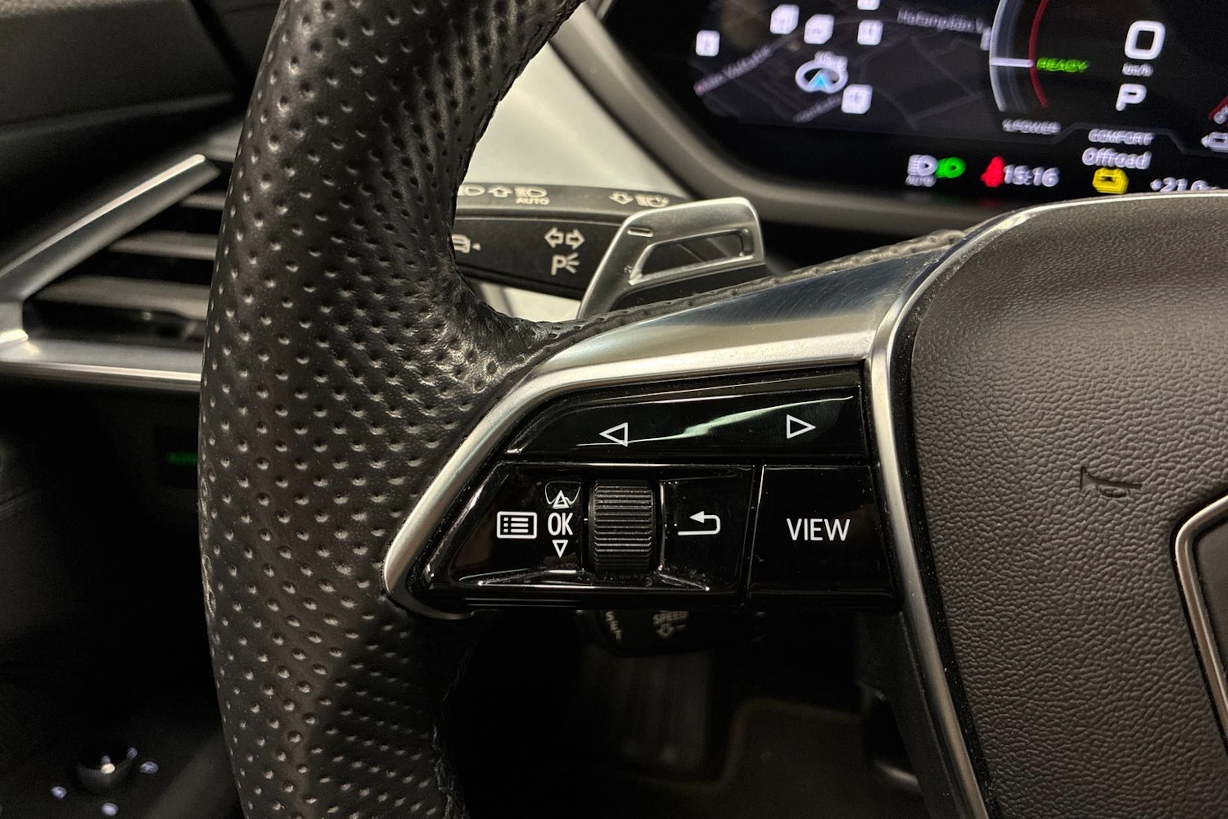 musta Audi e-tron GT 2022 kuva 13.