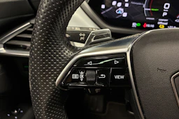 musta Audi e-tron GT 2022 kuva 13.
