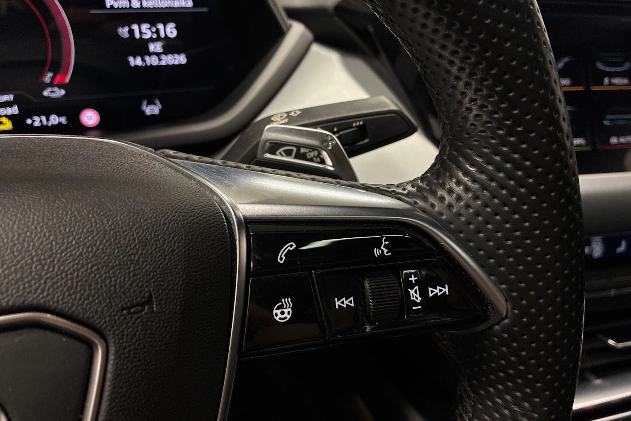 musta Audi e-tron GT 2022 kuva 14.